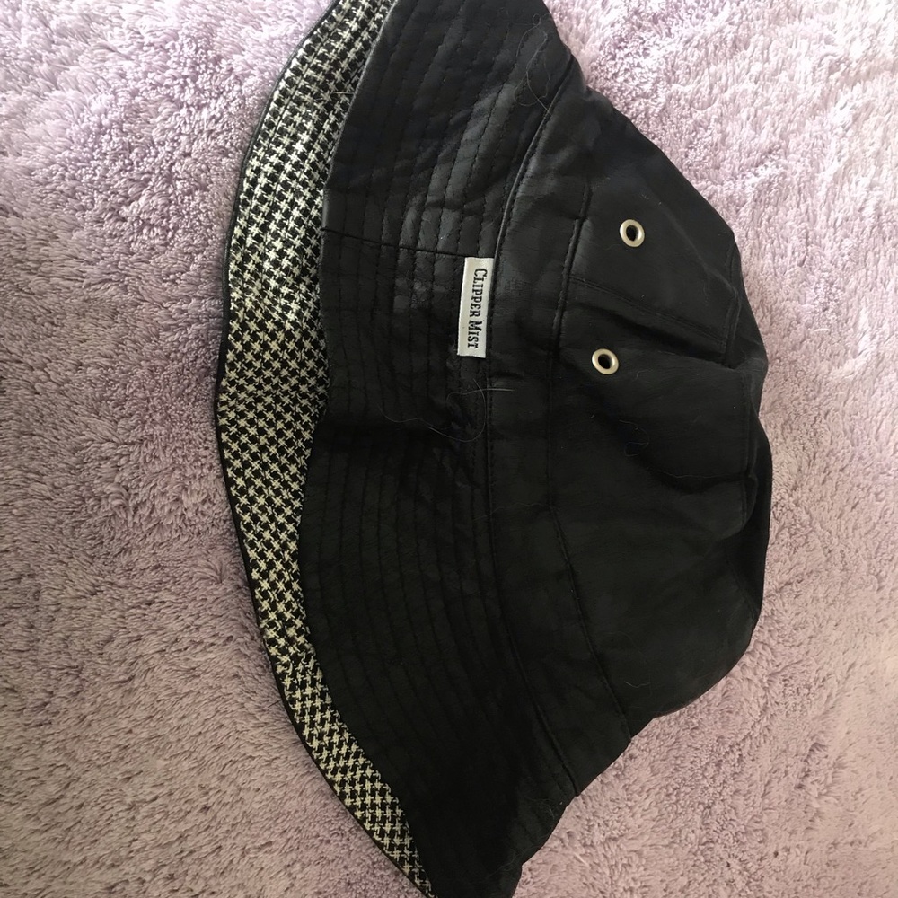London Fog bucket hat